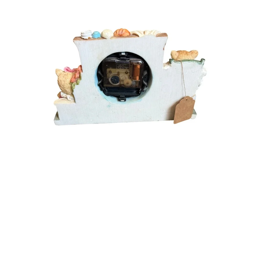 Vintage Style Resin Cat Mantle Clock Whimsical Kitten Kitchen Scene Quartz Decor